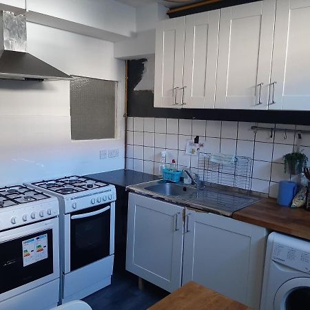 Single Room With Underbed 8 Londra Exterior foto