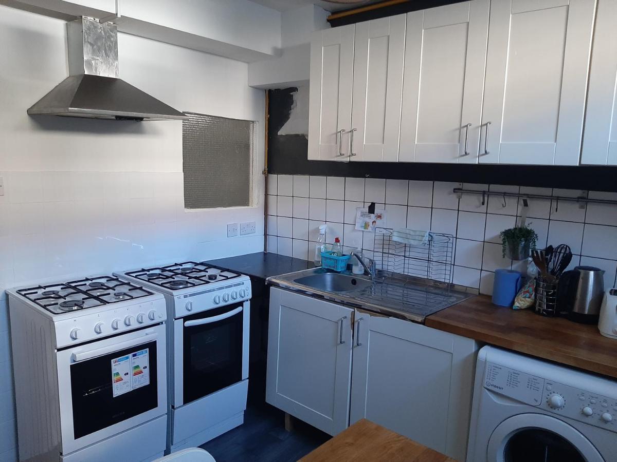 Single Room With Underbed 8 Londra Exterior foto