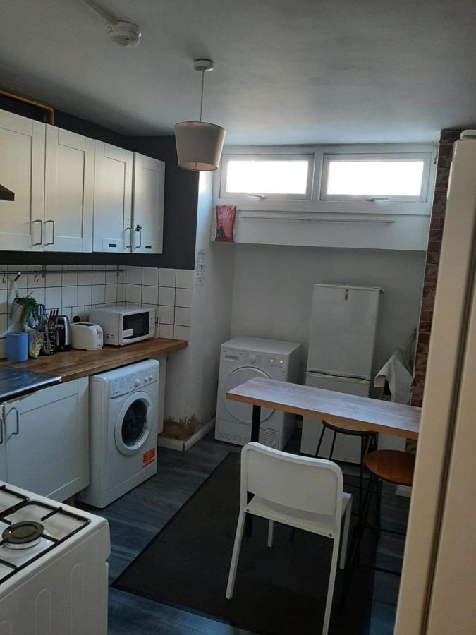 Single Room With Underbed 8 Londra Exterior foto