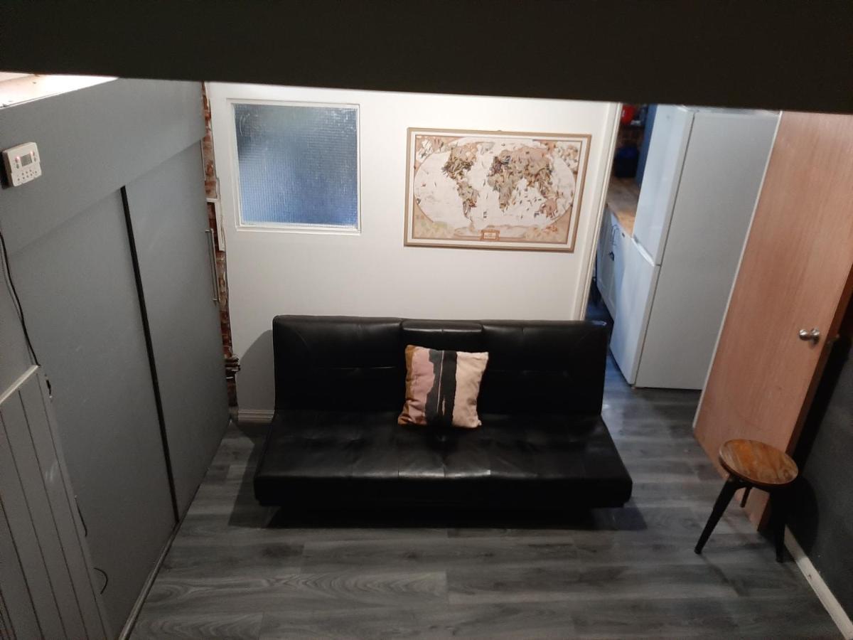 Single Room With Underbed 8 Londra Exterior foto